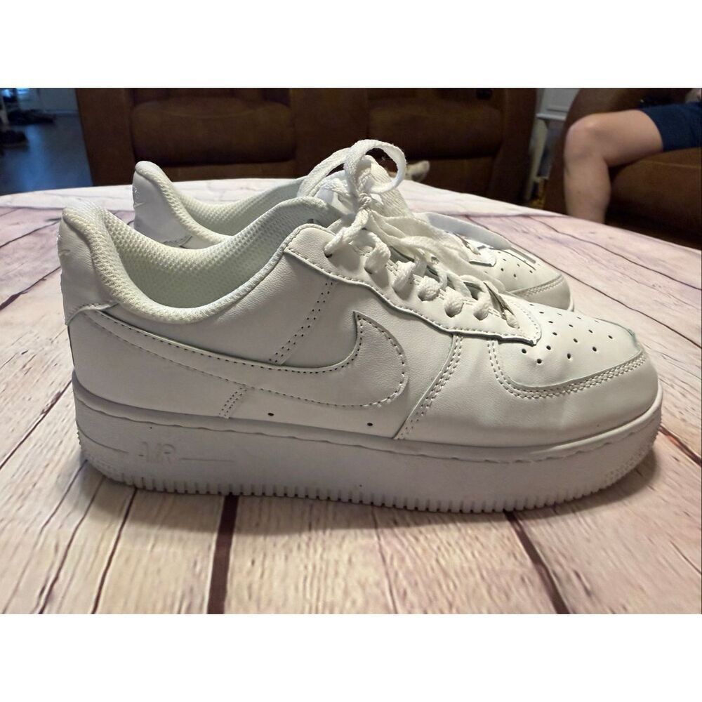 Nike Womens Size 7 Air Force 1's Sneakers Classic White Chunky Streetwear Casual - Picture 7 of 16